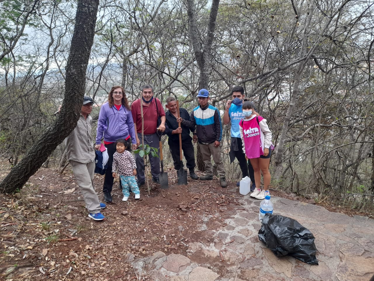 Nueva jornada de forestación en el cerro San Bernardo Radio Dinamo