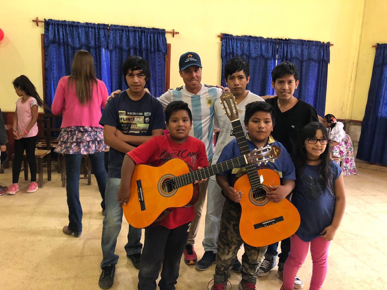 Una donación de instrumentos musicales llegó para niños y adolescentes