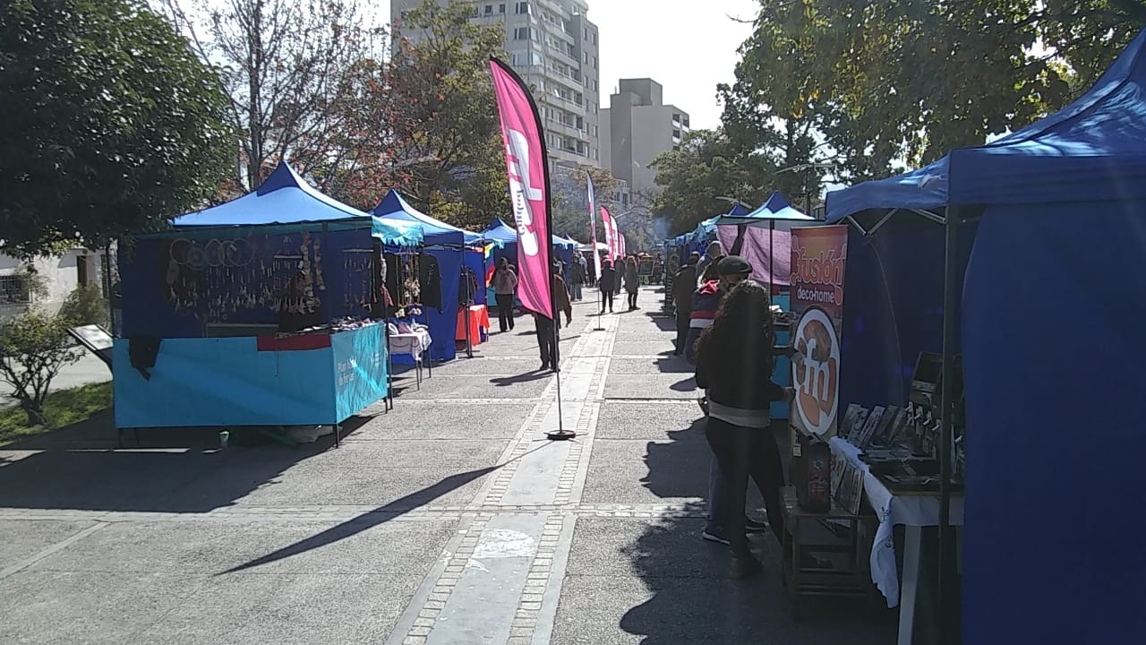 Feria de Emprendedores en el Paseo de los Poetas – Municipalidad de Salta