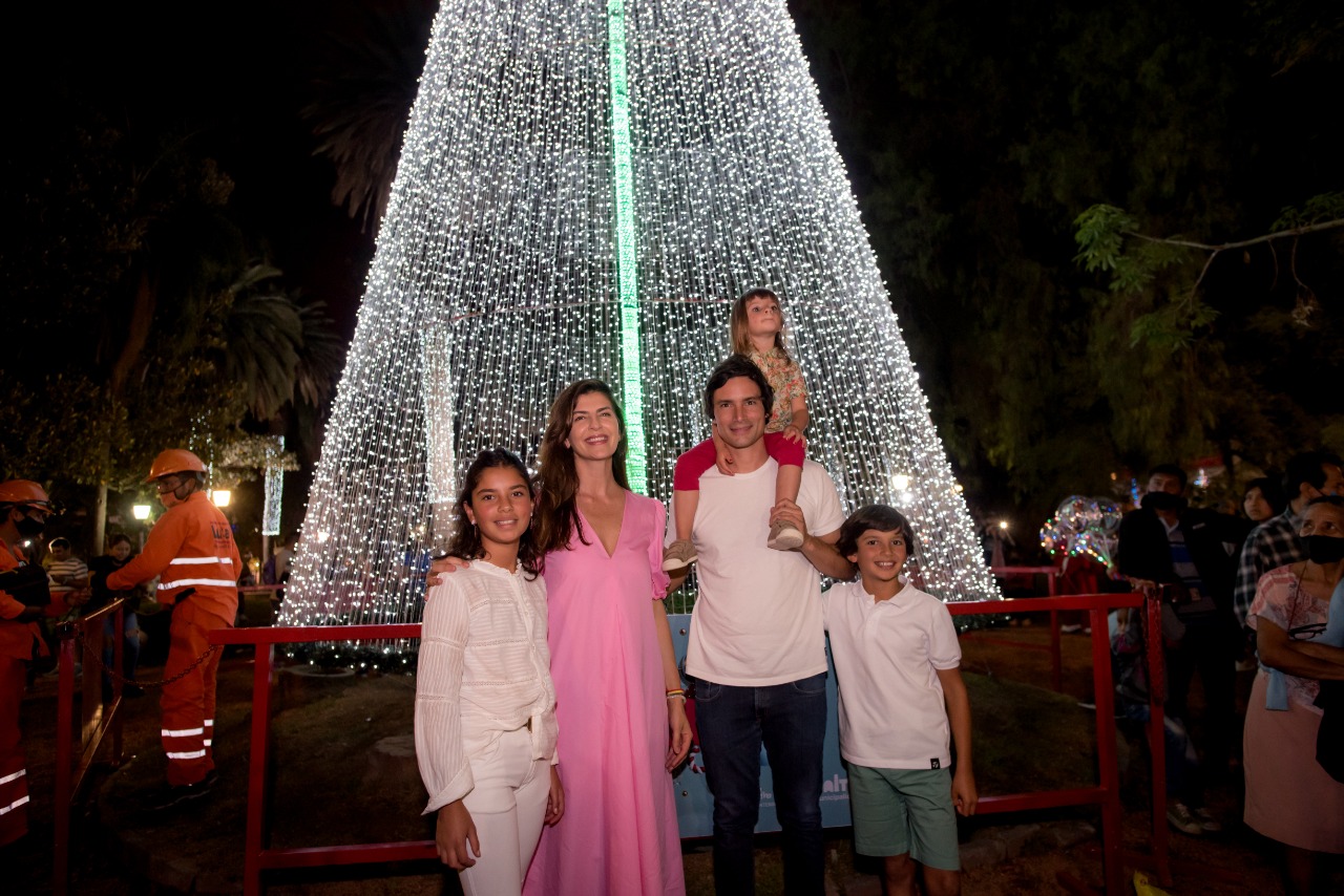 La Intendenta encabezó el acto del tradicional encendido de árboles  navideños - Municipalidad de Salta