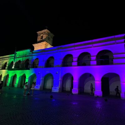Mes de la Diversidad: la Municipalidad iluminó la fachada del Cabildo