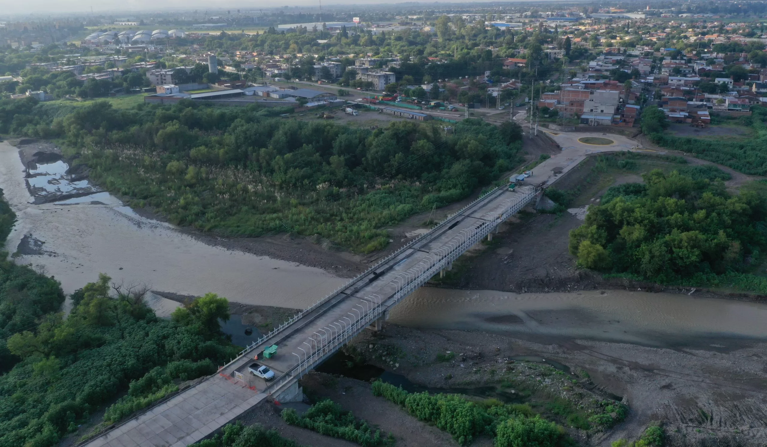 El nuevo puente que ejecuta el municipio sobre el río Arenales está en su  etapa final – Municipalidad de Salta